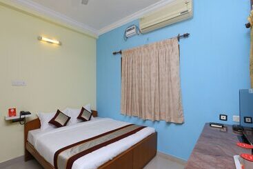 پانسیون Surabhi House Stays And Resorts By Oyo Rooms