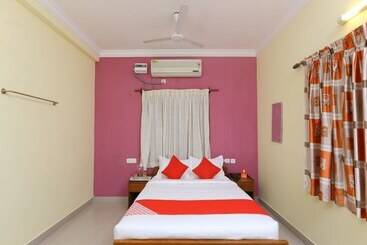 پانسیون Surabhi House Stays And Resorts By Oyo Rooms