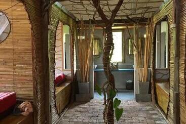 تختخواب و صبحانه Sunrise Lodge & Lounge