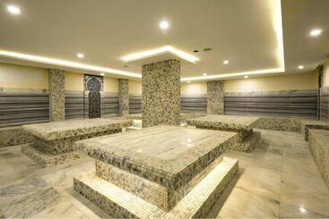Gravity Hotel & Aqua Park Sahl Hasheesh Families And Couples Only