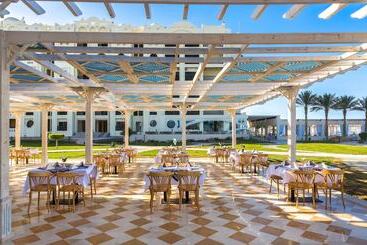 Gravity Hotel & Aqua Park Sahl Hasheesh Families And Couples Only