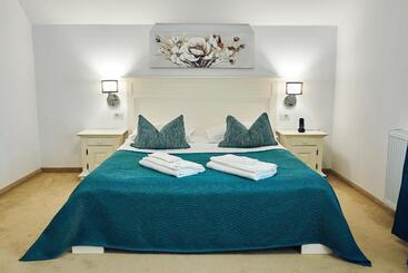 پانسیون Boutique Hotel Casa Medievala