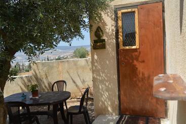 تختخواب و صبحانه Our Villa S Private Apartments   Hq Budget Stay   Wonderful Horizon View Of Jerash