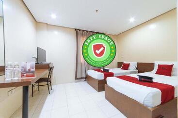 ホテル Reddoorz Near Olongapo Bus Terminal