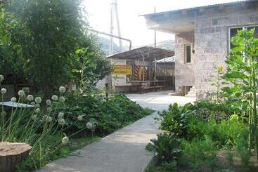 پانسیون Ani Guest House