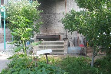 پانسیون Ani Guest House