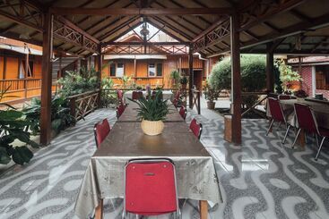 هتل Oyo 1300 Crecia Residence