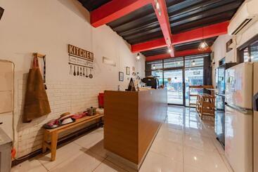 هتل Reddoorz Near Unsika University Karawang