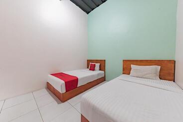 هتل Reddoorz Near Unsika University Karawang