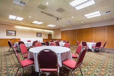 هتل Suburban Studios I80 Grand Island