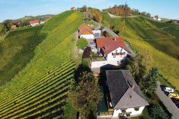 پانسیون Familienweingut Oberer Germuth