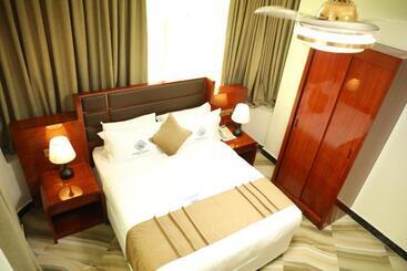 تختخواب و صبحانه Jaromax Palace