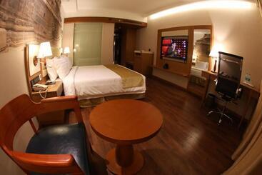 هتل Regenta Central Rs Chennai Omr Sipcot