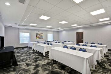 هتل Home2 Suites By Hilton Grand Rapids North