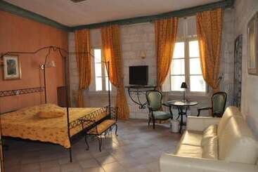 Отель Hôtel Du Palais Des Papes