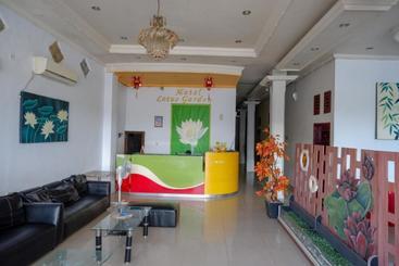هتل Reddoorz Near Kamali Beach Bau Bau