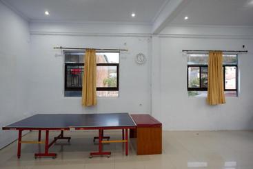 هتل Reddoorz Near Kamali Beach Bau Bau