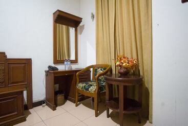 هتل Reddoorz Near Pantai Falajawa Ternate