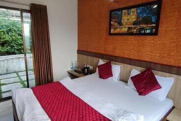 Green Velvet Resort Near Pawna Lake