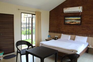 Green Velvet Resort Near Pawna Lake