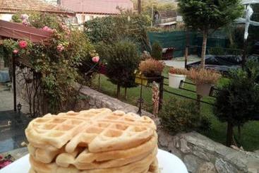 پانسیون Yard House Trpejca