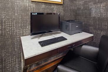 هتل Best Western Inn & Suites