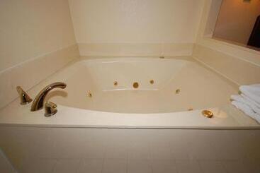 هتل Best Western Inn & Suites