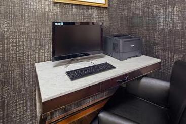 هتل Best Western Inn & Suites