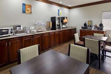 هتل Best Western Inn & Suites