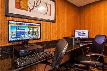 هتل Best Western Luxbury Inn Fort Wayne