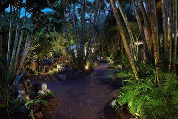 هتل Best Western Naples Inn & Suites