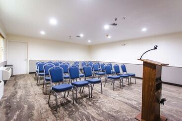 هتل Best Western Pearland Inn