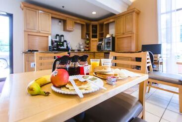 هتل Best Western Pearland Inn