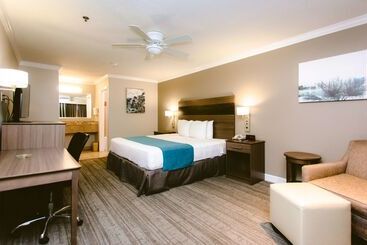 هتل Best Western Pearland Inn