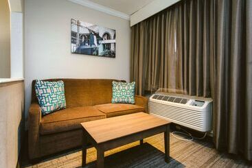هتل Best Western Pearland Inn