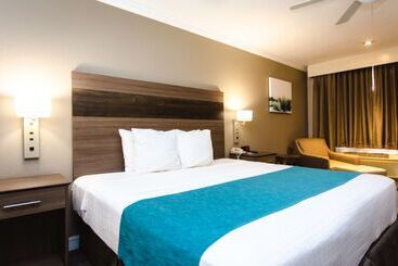 هتل Best Western Pearland Inn