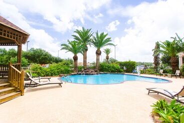 هتل Best Western Pearland Inn