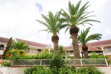 هتل Best Western Pearland Inn