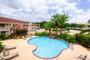 هتل Best Western Pearland Inn