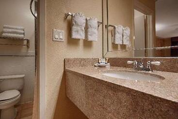 هتل Best Western Pearland Inn