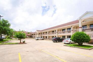 هتل Best Western Pearland Inn