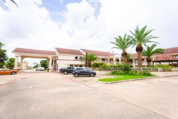 هتل Best Western Pearland Inn