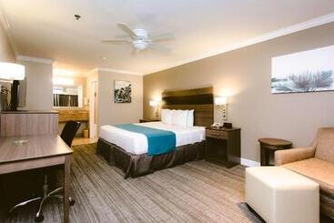 هتل Best Western Pearland Inn