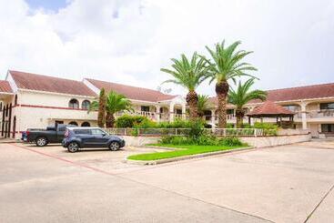 هتل Best Western Pearland Inn