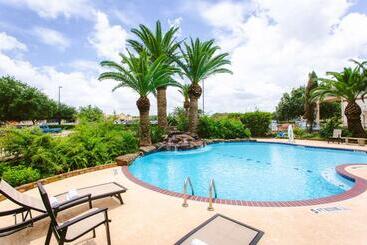 هتل Best Western Pearland Inn