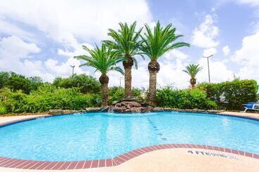 هتل Best Western Pearland Inn