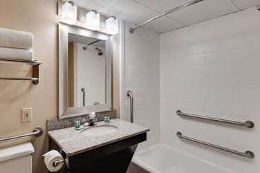 هتل Best Western Plaza Inn