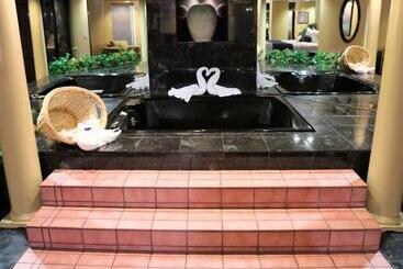 هتل Best Western Plaza Inn