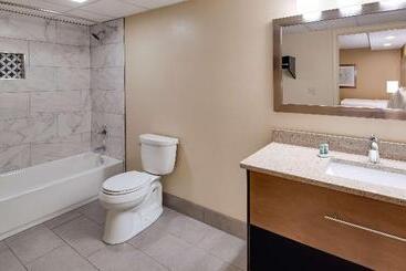هتل Best Western Plaza Inn