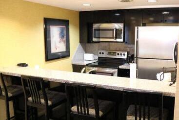 هتل Best Western Plaza Inn